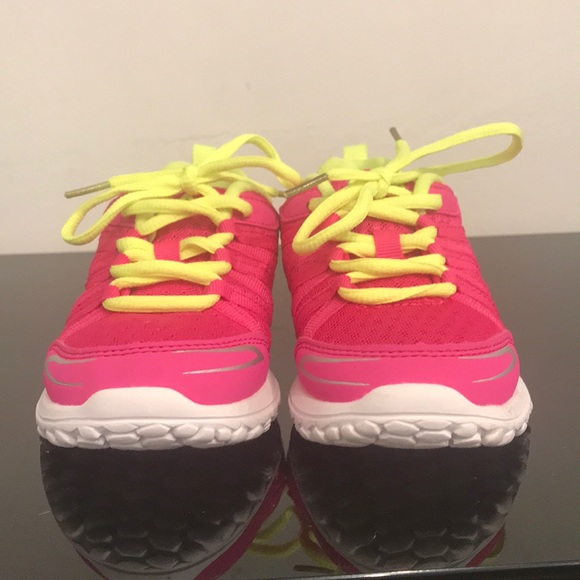 NEW FILA GIRL’S FLYVER ANKLE HIGH RUNNING SHOE NEW FILA GIRL’S FLYVER ANKLE HIGH RUNNING SHOE